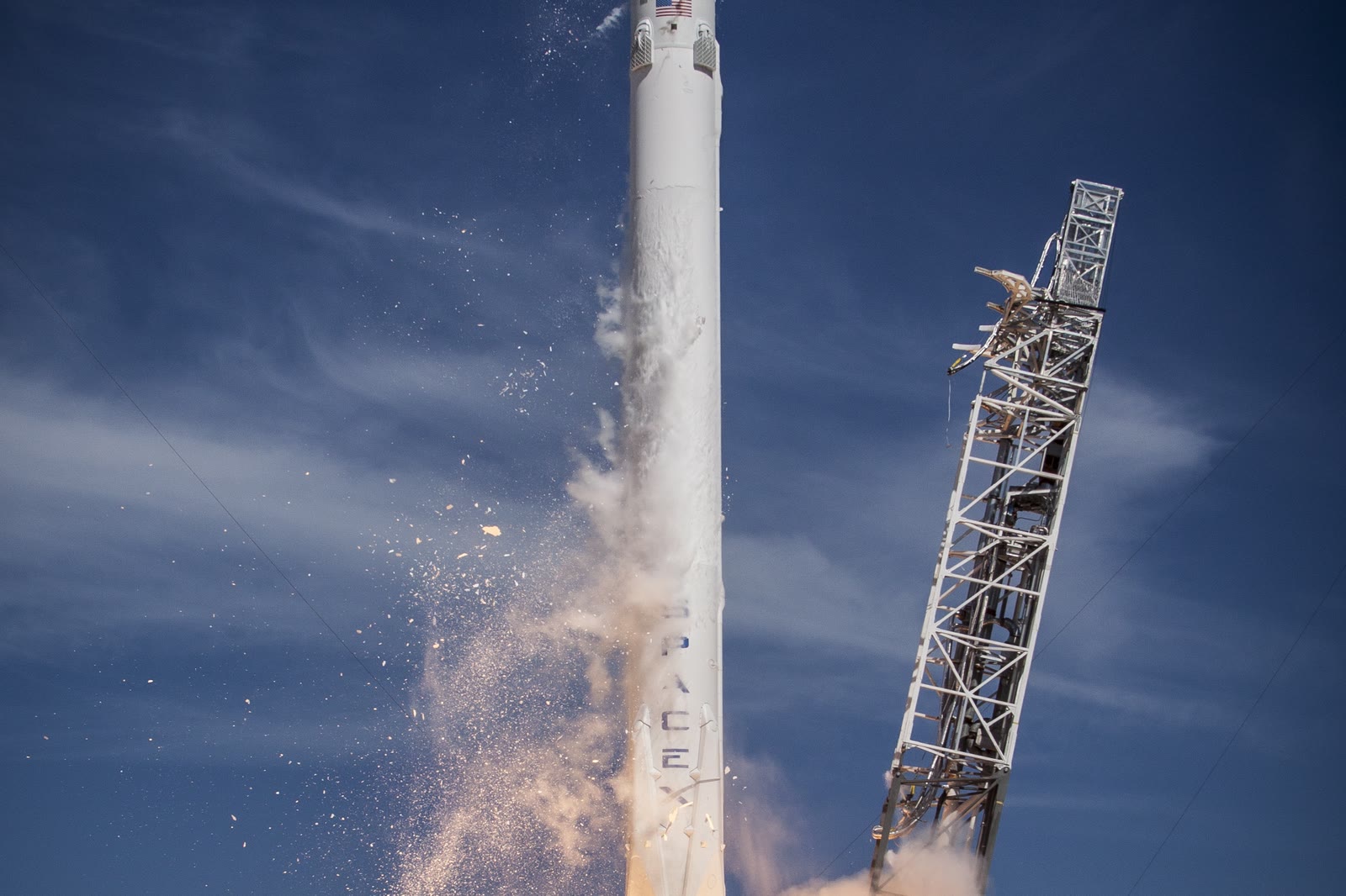 Falcon 9 lifting off with a Dragon cargo spacecraft on the CRS-6 mission