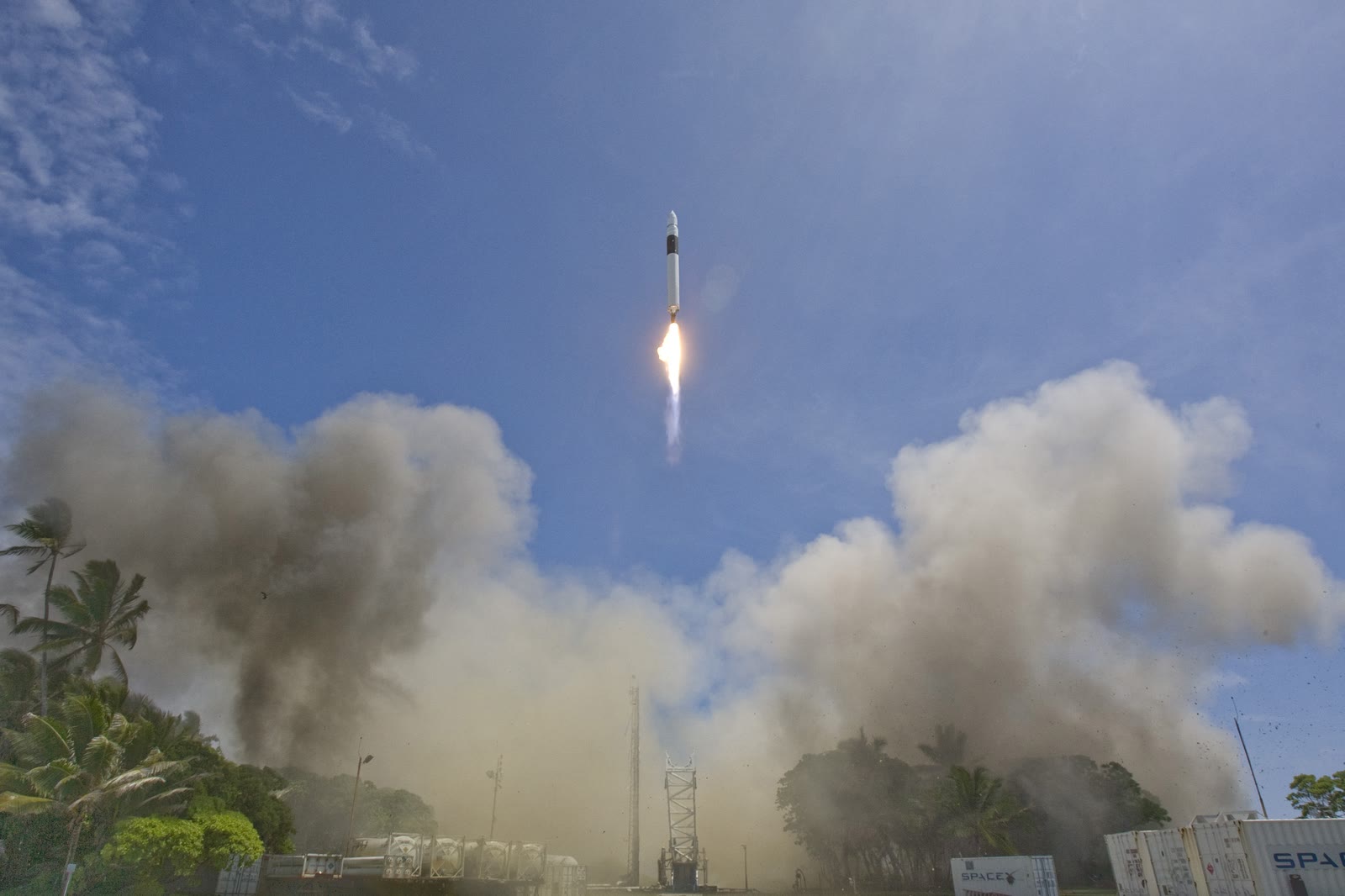 Falcon 1 lifting off from Omelek Island on its fourth flight, September 28 2008