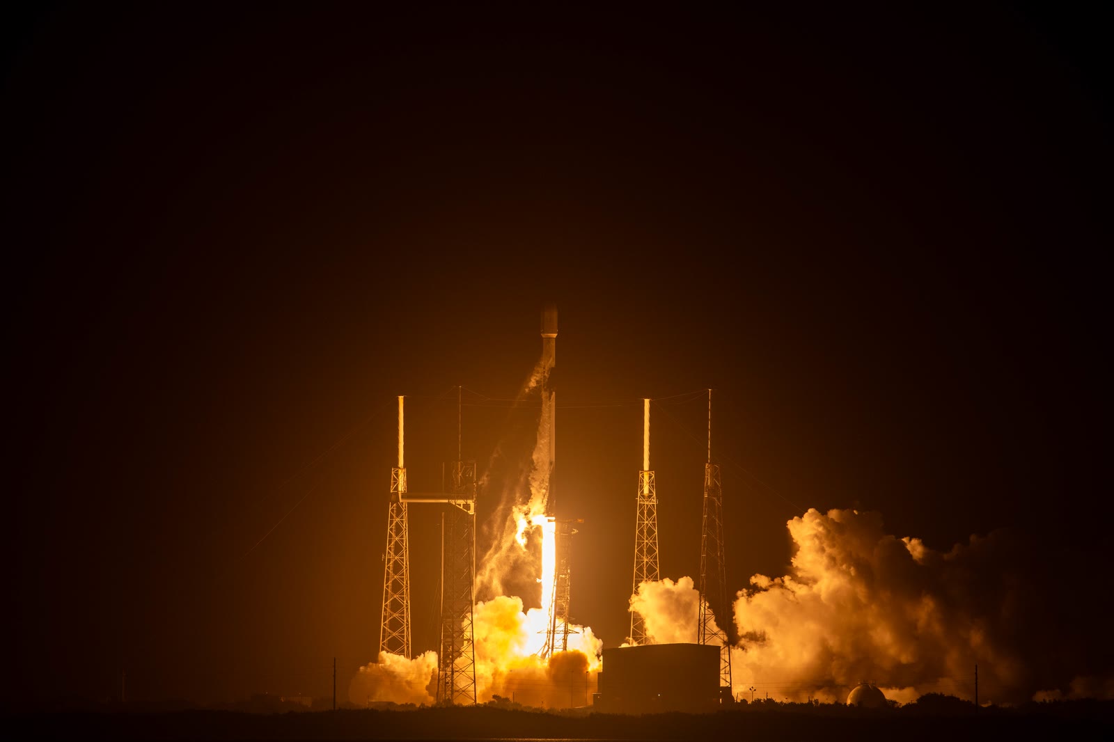 Falcon 9 lifting off on a Starlink mission